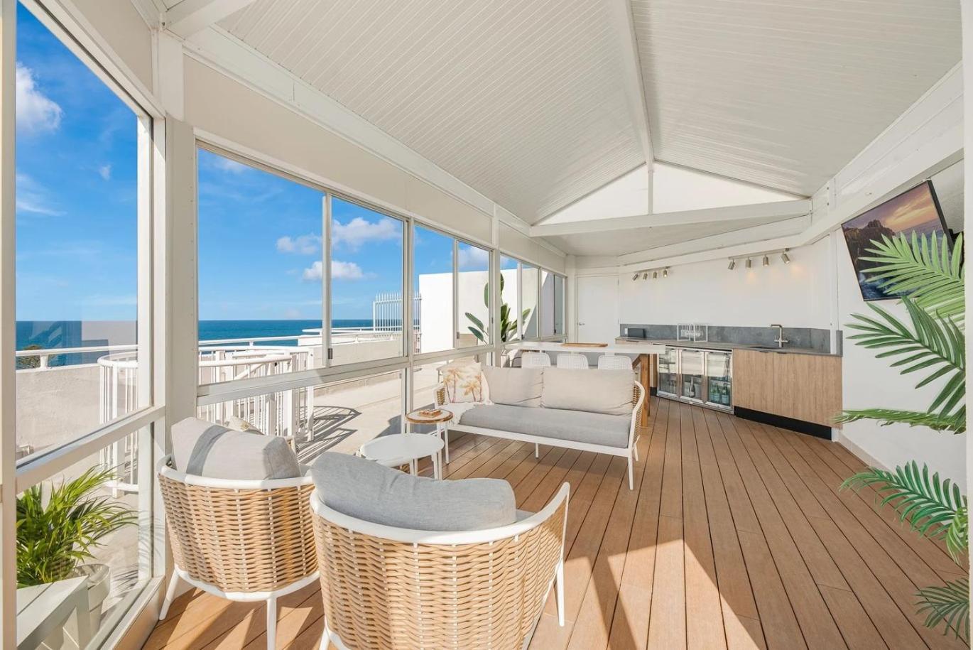 Aparthotel Mandolin Beachfront