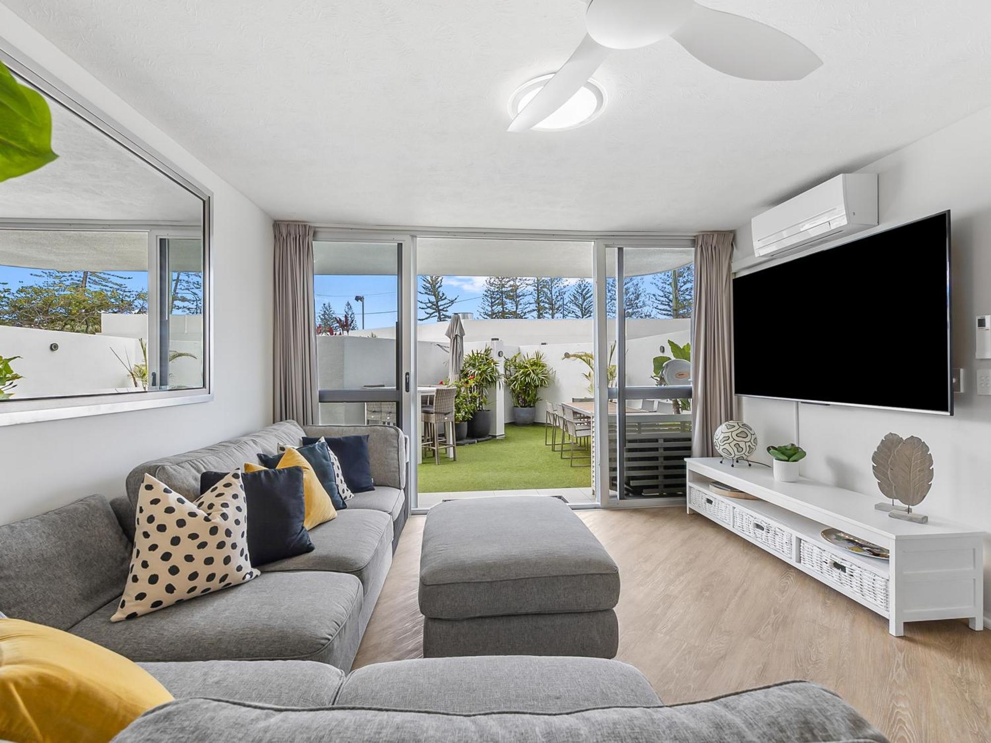Aparthotel Mandolin Beachfront 4*